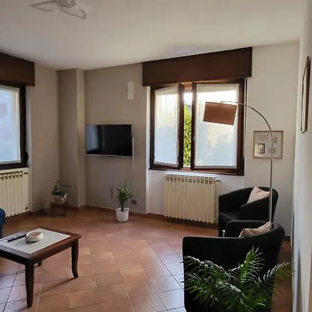 בית נופש Casa Leonardo טיראנו