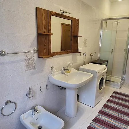 בית נופש Casa Leonardo טיראנו